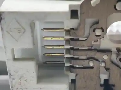 Peça sobressalente para automóvel em segunda mão luz interior por renault clio iii k9k766 referências oem iam 8200439421  