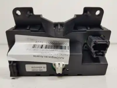 Recambio de automóvil de segunda mano de pantalla multifuncion para peugeot 206 berlina xr referencias oem iam 96250976zr  02432219901