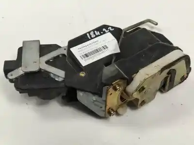 Автозапчастина б/у замок дверей заднього лівого для mitsubishi montero (v60/v70) d-4m41 посилання на oem iam mr349287  