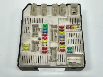 İkinci el araba yedek parçası RÖLE/SIGORTA KUTUSU için RENAULT MEGANE III SPORT TOURER  OEM IAM referansları 284B60168R  