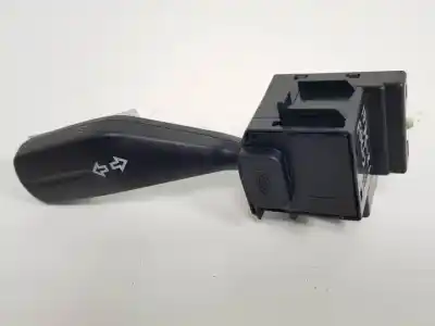 Peça sobressalente para automóvel em segunda mão COMUTADOR DE PISCAS  por FORD FOCUS BERLINA (CAP)  Referências OEM IAM 17D940A  