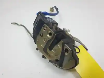 Second-hand car spare part front right door lock for kia carnival d/j3 oem iam references 