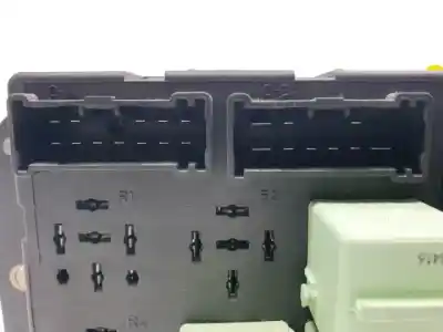 Автозапчасти б/у блок реле/предохранителей за land rover range rover iii (l322) 3.0 d 4x4 ссылки oem iam 518776117  yqe000351