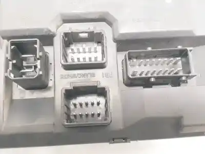 Автозапчасти б/у блок реле/предохранителей за citroen c3 picasso 9h02 ссылки oem iam 9664983480  