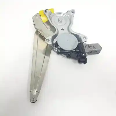 Автозапчастина б/у регулятор скла заднього правого для suzuki swift azg (nz) k12b посилання на oem iam 8353063j00  