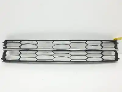 Автозапчастина б/у центральна решіта бампера для skoda superb combi (3t5) cfgb посилання на oem iam 3t0853677