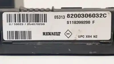 Pièce détachée automobile d'occasion boîtes à fusibles pour renault scénic ii (jm0/1_) 2.0 (jm05, jm0u, jm1n, jm1u, jm2v) références oem iam s118399200f  8200306032c
