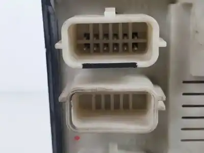 İkinci el araba yedek parçası röle/sigorta kutusu için renault megane ii familiar k4mc8 oem iam referansları 8200455424  5190830a8