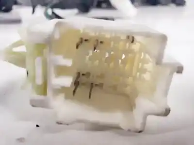 Second-hand car spare part fuse box unit for ssangyong tivoli 173910 oem iam references 8235035320  