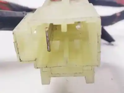 Second-hand car spare part fuse box unit for ssangyong tivoli 173910 oem iam references 8235035320  