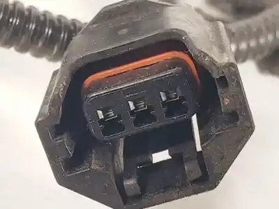 Second-hand car spare part fuse box unit for ssangyong tivoli 173910 oem iam references 8235035320  