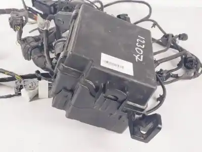 Second-hand car spare part fuse box unit for ssangyong tivoli 173910 oem iam references 8235035320  