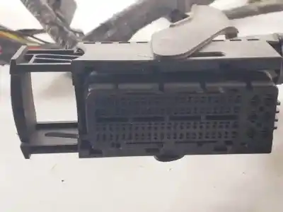 Second-hand car spare part fuse box unit for ssangyong tivoli 173910 oem iam references 8235035320  