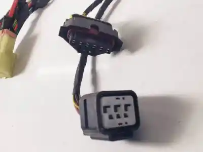 Second-hand car spare part fuse box unit for ssangyong tivoli 173910 oem iam references 8235035320  