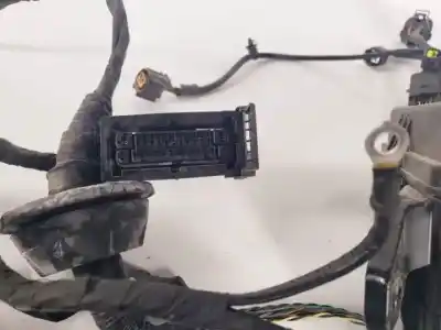 Second-hand car spare part fuse box unit for ssangyong tivoli 173910 oem iam references 8235035320  