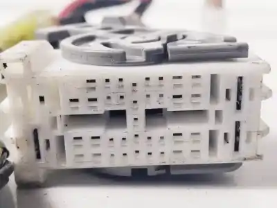 Second-hand car spare part fuse box unit for ssangyong tivoli 173910 oem iam references 8235035320  