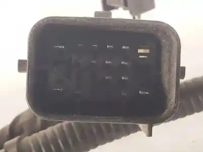 Second-hand car spare part fuse box unit for ssangyong tivoli 173910 oem iam references 8235035320  