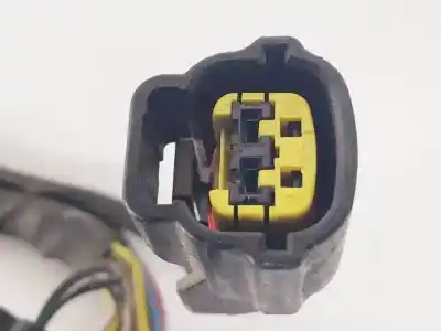 Second-hand car spare part fuse box unit for ssangyong tivoli 173910 oem iam references 8235035320  