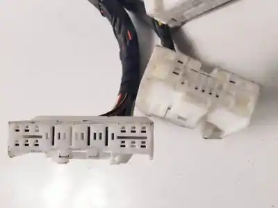 Second-hand car spare part fuse box unit for ssangyong tivoli 173910 oem iam references 8235035320  