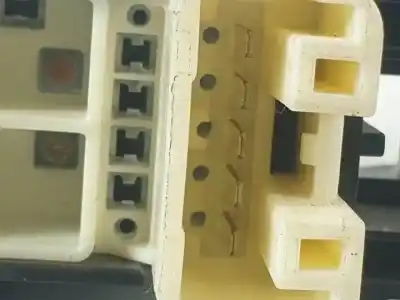 Pièce détachée automobile d'occasion commande de lève vitre avant droit pour toyota yaris (ksp9/scp9/nlp9) 2szfe références oem iam   