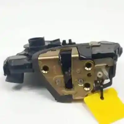 Second-hand car spare part LEFT FRONT DOOR LOCK for TOYOTA COROLLA (E12)  OEM IAM references   