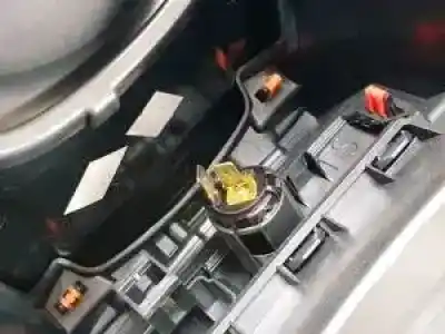 Pezzo di ricambio per auto di seconda mano bracciolo centrale per toyota corolla (e21) 2zrfxe riferimenti oem iam 5890302130  5881602360