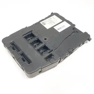 İkinci el araba yedek parçası RÖLE/SIGORTA KUTUSU için RENAULT MEGANE II FAMILIAR  OEM IAM referansları 8200351182  S118400150C