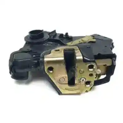 Second-hand car spare part LEFT FRONT DOOR LOCK for TOYOTA COROLLA (E12)  OEM IAM references   