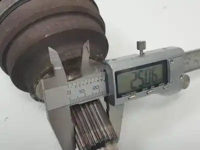 Pezzo di ricambio per auto di seconda mano trasmissione anteriore destra per renault kangoo i (f/kc0) k9k716 riferimenti oem iam 8200535802  