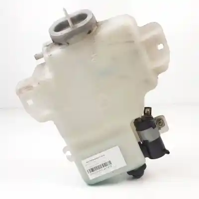 Second-hand car spare part windscreen washer bottle for mitsubishi montero (v20/v40) d/4d56 oem iam references 060351507 Second-hand car spare part windscreen washer bottle for mitsubishi montero (v20/v40) d/4d56 oem iam references 060351507