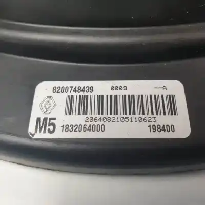 Автозапчастина б/у електро вентилятор для renault clio iii d4f740 посилання на oem iam 8200748439  