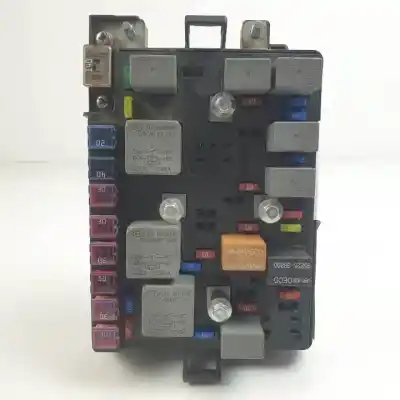 Pezzo di ricambio per auto di seconda mano scatola relè/fusibili per kia cerato (ld) d4fb/1.6crdi 115 cv riferimenti oem iam 919552f192