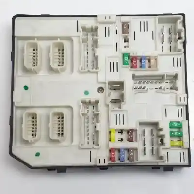 Peça sobressalente para automóvel em segunda mão caixa de fusíveis e relés por renault megane iii berlina 5 p h5f400 referências oem iam 284b62069r
