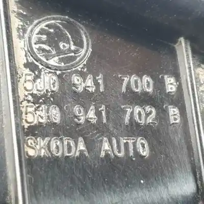 Автозапчастина б/у правий протитуман для skoda fabia combi (5j5) cbzb посилання на oem iam 5j0941700b  