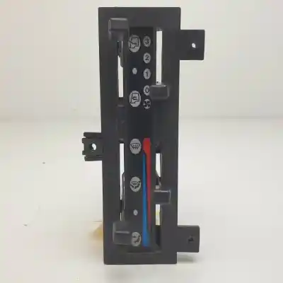 Pièce détachée automobile d'occasion commande de chauffage / climatisation pour nissan atleon (tk) bd30ti références oem iam 810421263f