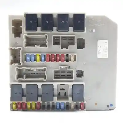 Pezzo di ricambio per auto di seconda mano SCATOLA RELÈ/FUSIBILI per RENAULT CLIO III  Riferimenti OEM IAM 674658A  