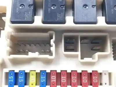 Pezzo di ricambio per auto di seconda mano scatola relè/fusibili per renault grand modus k9k750 riferimenti oem iam 233293c  