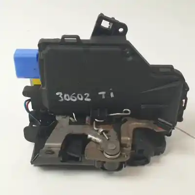 Автозапчастина б/у замок дверей заднього лівого для volkswagen jetta (1k2) bkc.bls.bxe посилання на oem iam 7l0839015  