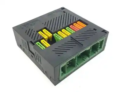 Second-hand car spare part fuse box unit for bmw serie 6 cabrio (e64) n62b44a oem iam references 7510638 13943701 