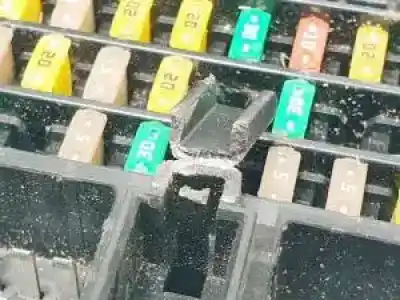 Peça sobressalente para automóvel em segunda mão caixa de fusíveis e relés por land rover range rover evoque 204dtd referências oem iam k8d214n030ac  k8d214k016cb