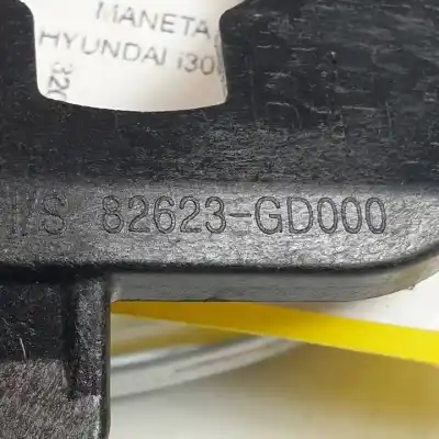 Автозапчастина б/у усередині передня права ручка для hyundai i30cw (gd) d4fb посилання на oem iam 82623gd000  