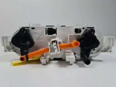 Peça sobressalente para automóvel em segunda mão comando de sofagem (chauffage / ar condicionado)  por peugeot 208 hm01.hmz referências oem iam e1063071  