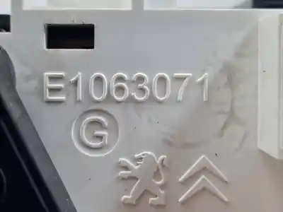 Peça sobressalente para automóvel em segunda mão comando de sofagem (chauffage / ar condicionado)  por peugeot 208 hm01.hmz referências oem iam e1063071  