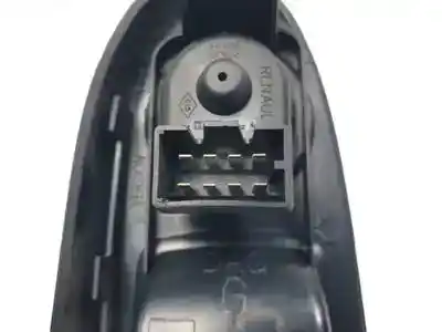 Peça sobressalente para automóvel em segunda mão botão / interruptor elevador vidro dianteiro esquerdo por renault clio ii fase ii (b/cb0) d7f726.d7fg7 referências oem iam 8200084008 8200084003 