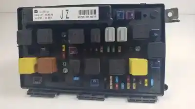 Peça sobressalente para automóvel em segunda mão Caixa De Fusíveis E Relés por OPEL ZAFIRA B Z16XE1 Referências OEM IAM 13250231 5DK00946420 