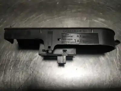Pièce détachée automobile d'occasion COMMANDE DE LÈVE VITRE AVANT DROIT pour OPEL ASTRA H BERLINA  Références OEM IAM 13197132  