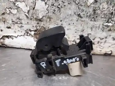 Tweedehands auto-onderdeel schakelaar rechts voor ruit voor toyota yaris (ksp9/scp9/nlp9) 1.3 cat oem iam-referenties 