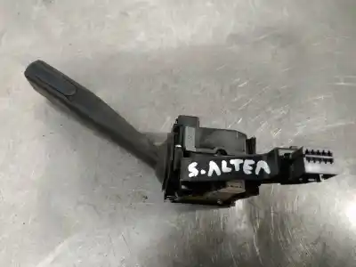 Pièce détachée automobile d'occasion COMMUTATEUR D'ÉCLAIRAGE pour SEAT ALTEA (5P1)  Références OEM IAM 01103500  