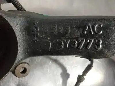 Pièce détachée automobile d'occasion moyeu de roue avant droite pour audi a4 avant (b5) 1.9 tdi quattro références oem iam 8d0407258  