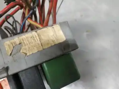 Piesă de schimb auto la mâna a doua panou siguranțe pentru opel combo 1.7 16v dti cat (y 17 dt / lr6) referințe oem iam 09165222  